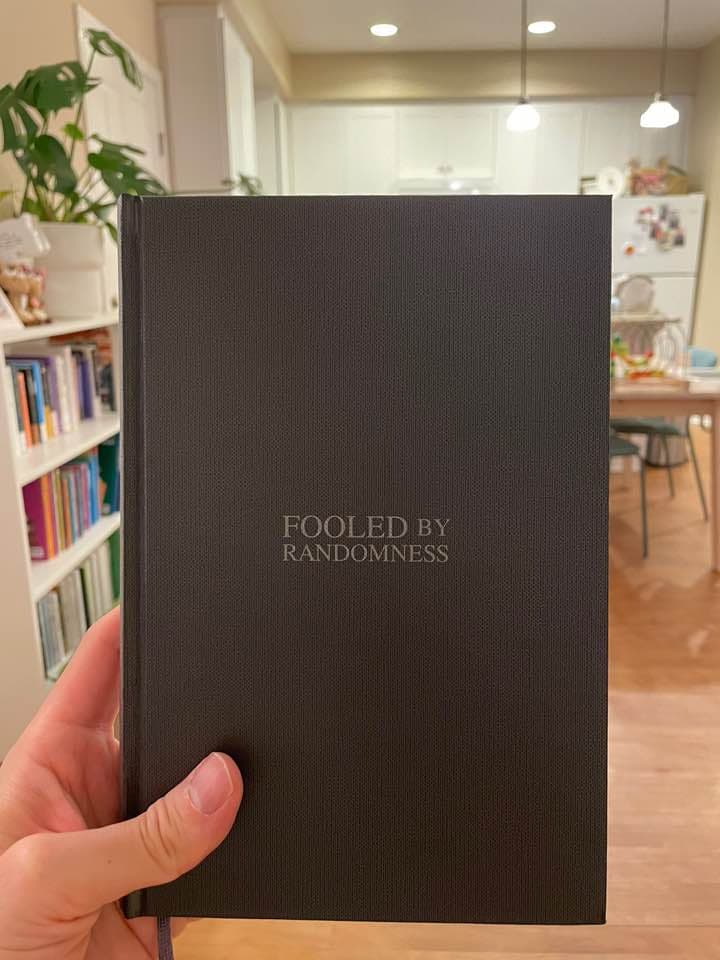 『행운에 속지 마라』 책 표지